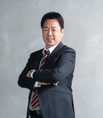 代表　中村